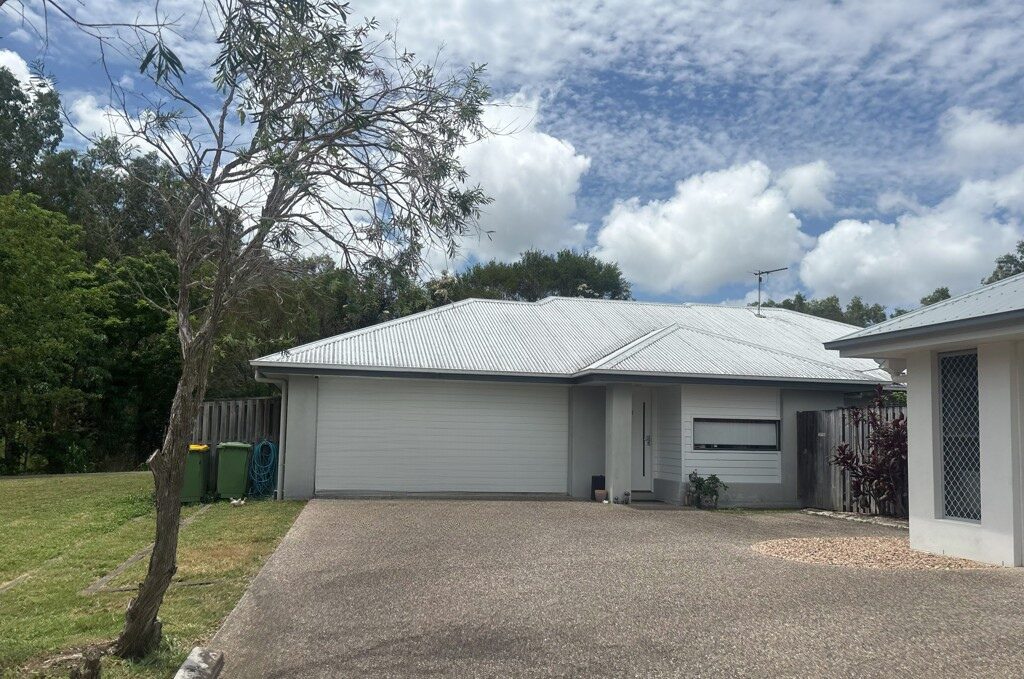 Property photo: 2/32 Warilla View, BLACKS BEACH  QLD  4740